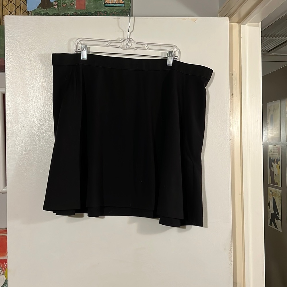 Daisy Fuentes black circle skirt